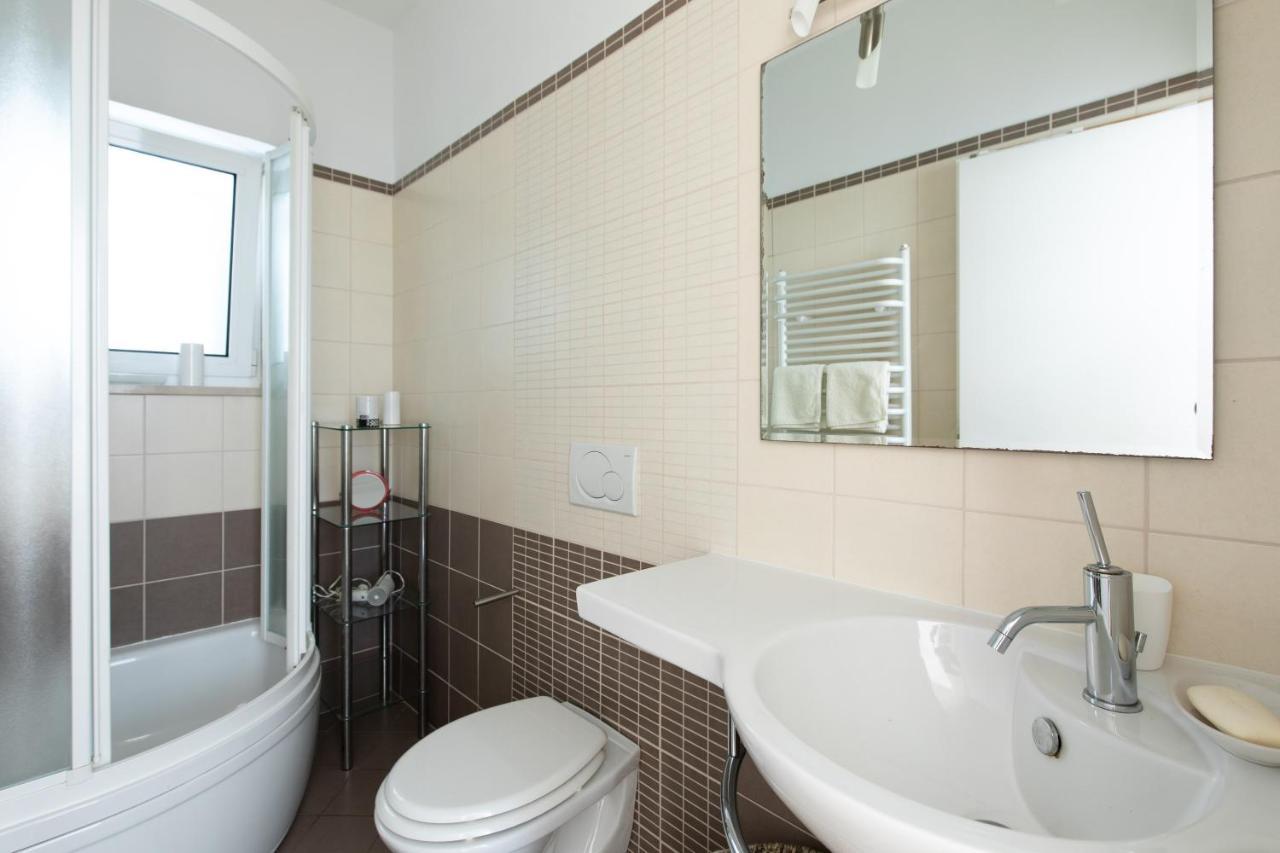 Apartment Portapisana Just 50M From The Beach Krk Town Exterior foto