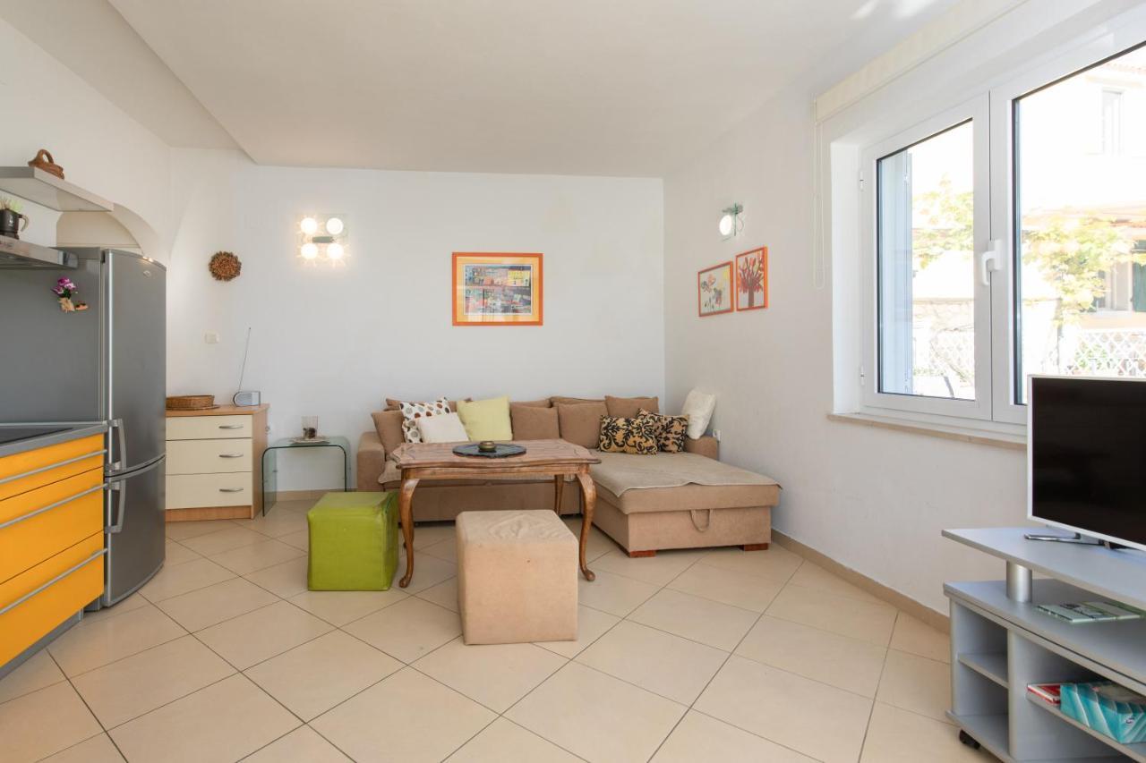 Apartment Portapisana Just 50M From The Beach Krk Town Exterior foto